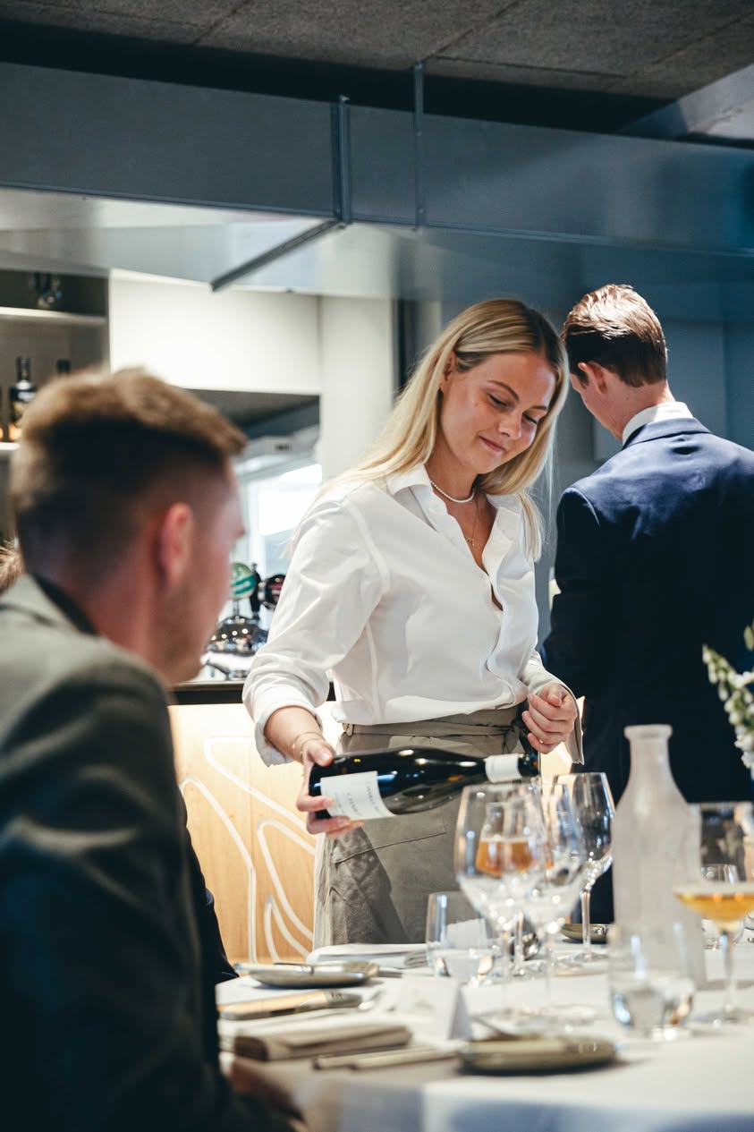 Tjenere og bartendere til Restaurant Herkomst hos Restaurant Herkomst billede 1