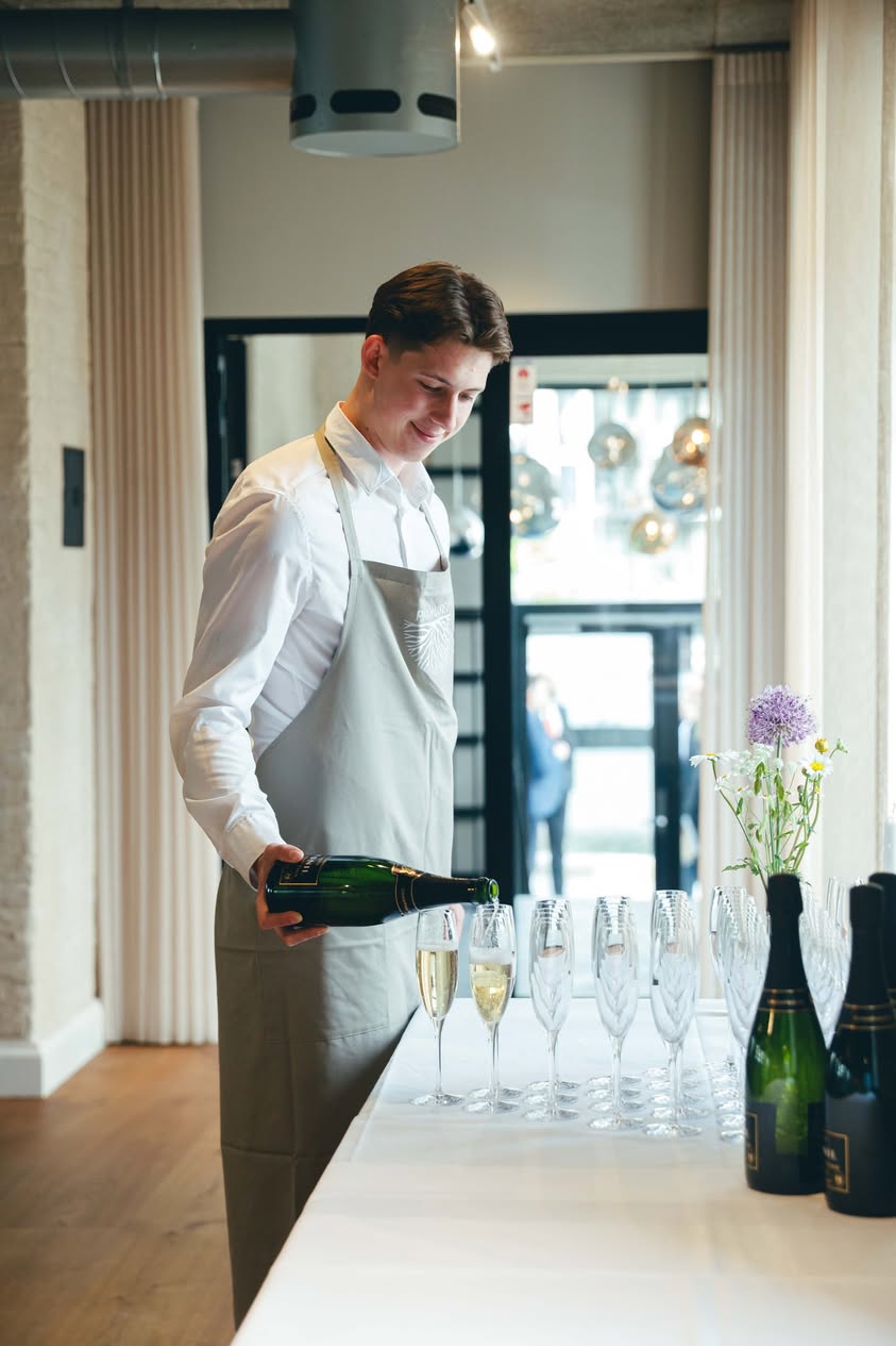 Tjenere og bartendere til Restaurant Herkomst hos Restaurant Herkomst billede 2